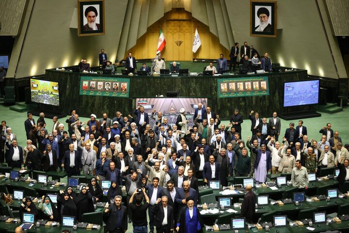 تقدیر جمعی از نمایندگان مجلس از حضور گسترده مردم در تشییع شهدای اقتدار