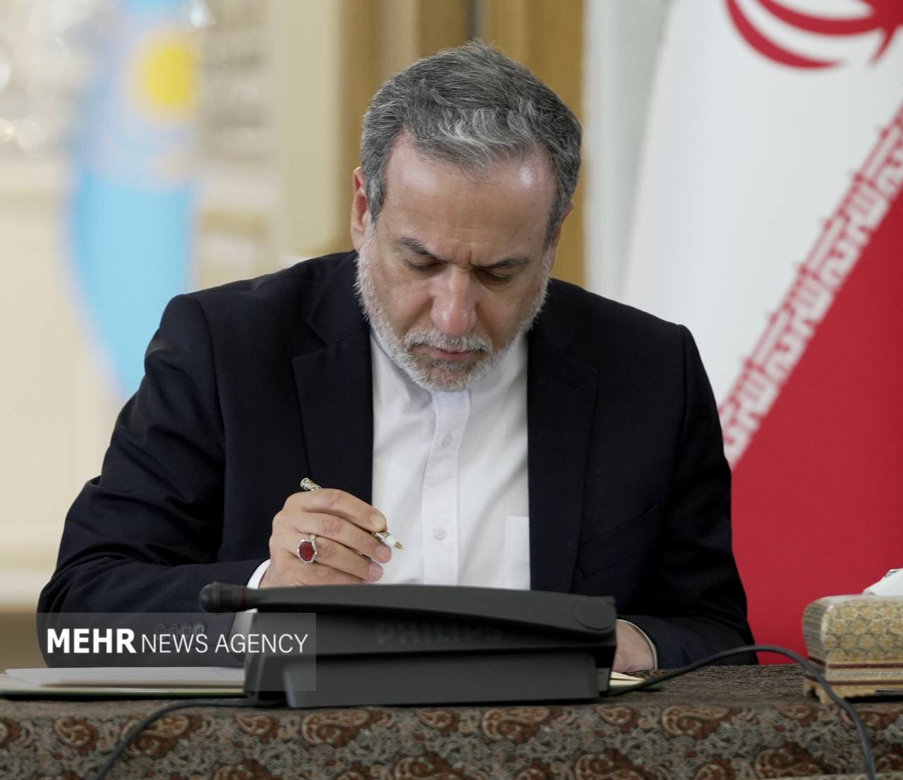 عراقچی: ملت ایران هرگز اجازه نمی‌دهد کسی سرنوشتش را تعیین کند