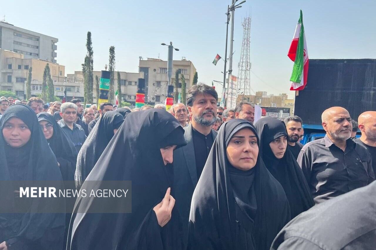 صادق: شهدای اقتدار ملی، نماد ایستادگی و استکبارستیزی ملت ایران هستند