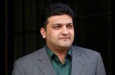 ایستاده در غبار